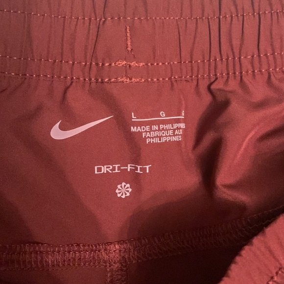 Nike dri fit burgundy drawstring elastic waist shorts large - Picture 3 of 9
